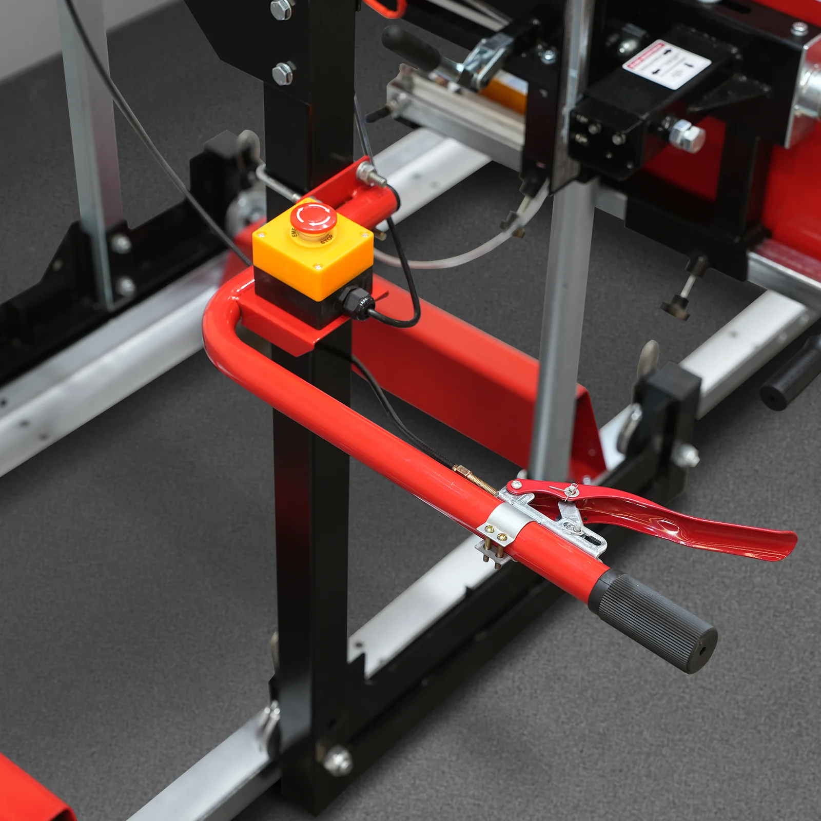 26" Portable Sawmill (5x Blades Included),  459cc 15HP E-Start Gasoline Engine,  20" Board Width,  20' Track Length (13' Track Length + 6.4' Track Extension Included) ,  SM-26 - Image 4