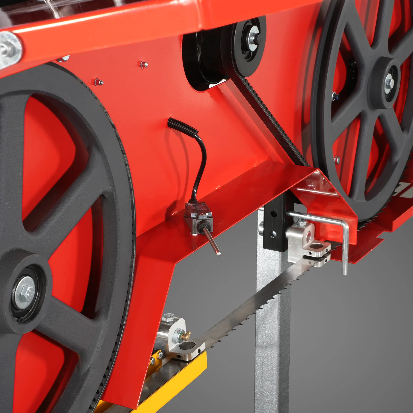 26" Portable Sawmill (5x Blades Included),  459cc 15HP E-Start Gasoline Engine,  20" Board Width,  20' Track Length (13' Track Length + 6.4' Track Extension Included) ,  SM-26 - Image 7