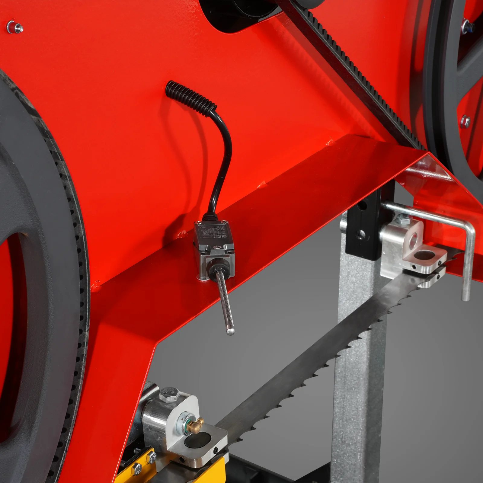 26" Portable Sawmill (5x Blades Included),  459cc 15HP E-Start Gasoline Engine,  20" Board Width,  20' Track Length (13' Track Length + 6.4' Track Extension Included) ,  SM-26 - Image 8