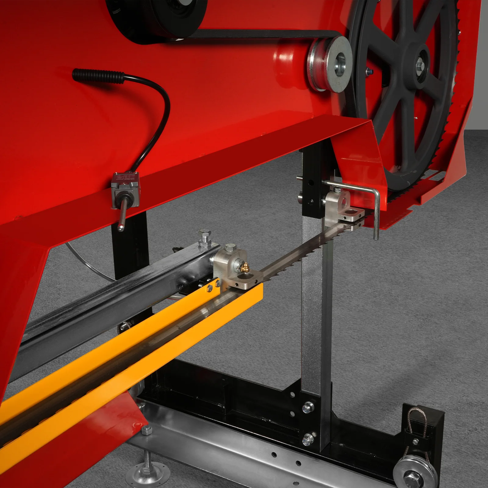 32" Portable Sawmill (5 x Blades Included),  459cc 15HP E-Start Gasoline Engine,  26.5" Board Width,  20' Track Length (13' Track Length + 6.4' Track Extension Included) ,  SM-32 - Image 14