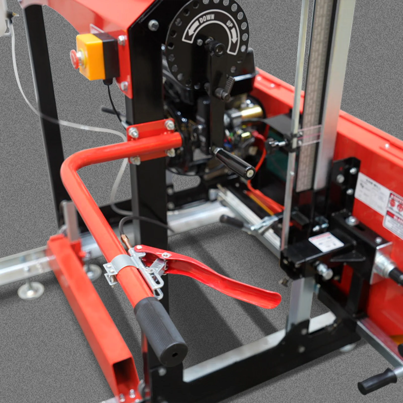 32" Portable Sawmill (5 x Blades Included),  459cc 15HP E-Start Gasoline Engine,  26.5" Board Width,  20' Track Length (13' Track Length + 6.4' Track Extension Included) ,  SM-32 - Image 5