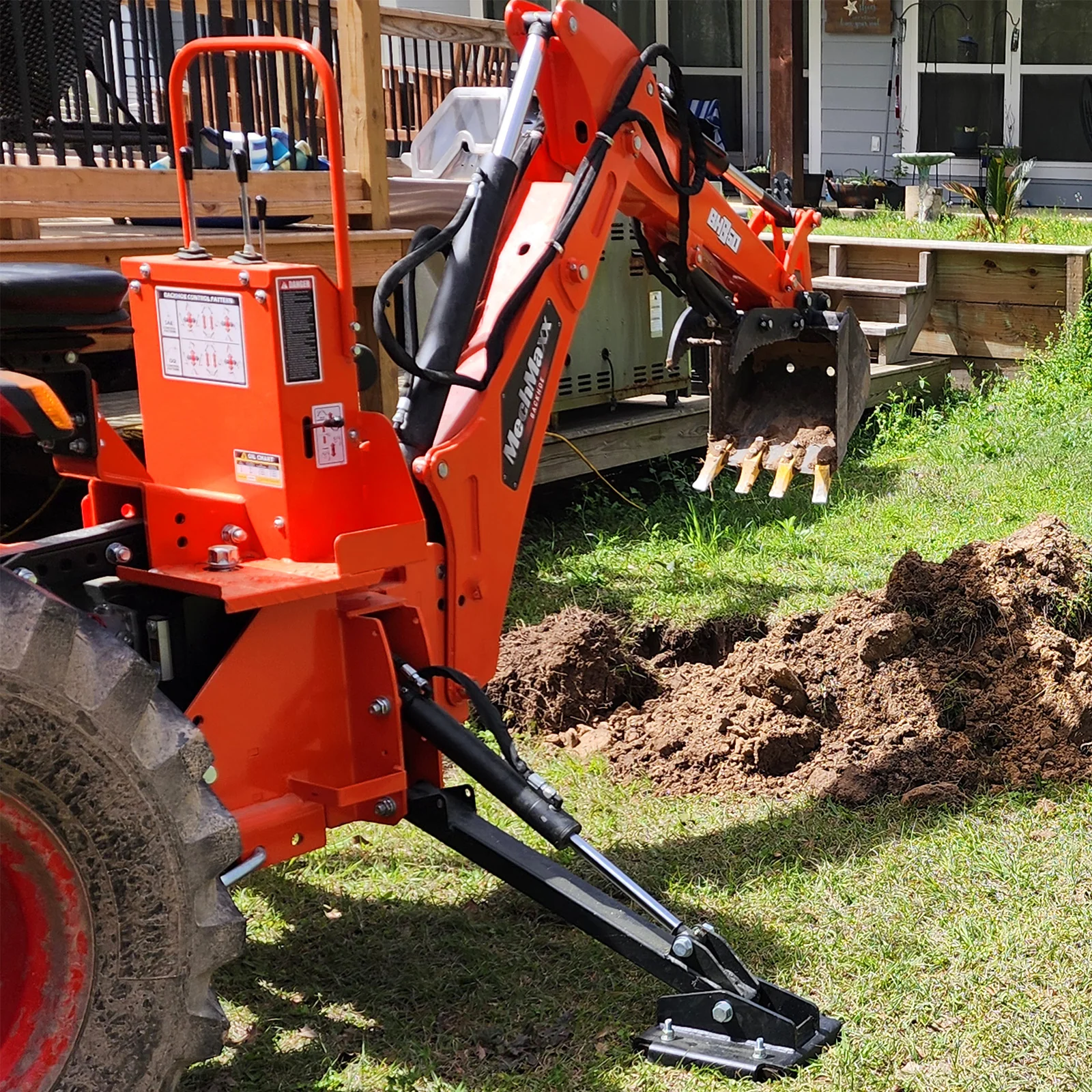 7' Tractor Backhoe Attachment with Mechanical Thumb,  12" Bucket,  ISO/SAE Switchable Controls,  Self-Contained Hydraulic System,  3 Point Hitch Cat.1,  15-50 HP,  BH660M - Image 4