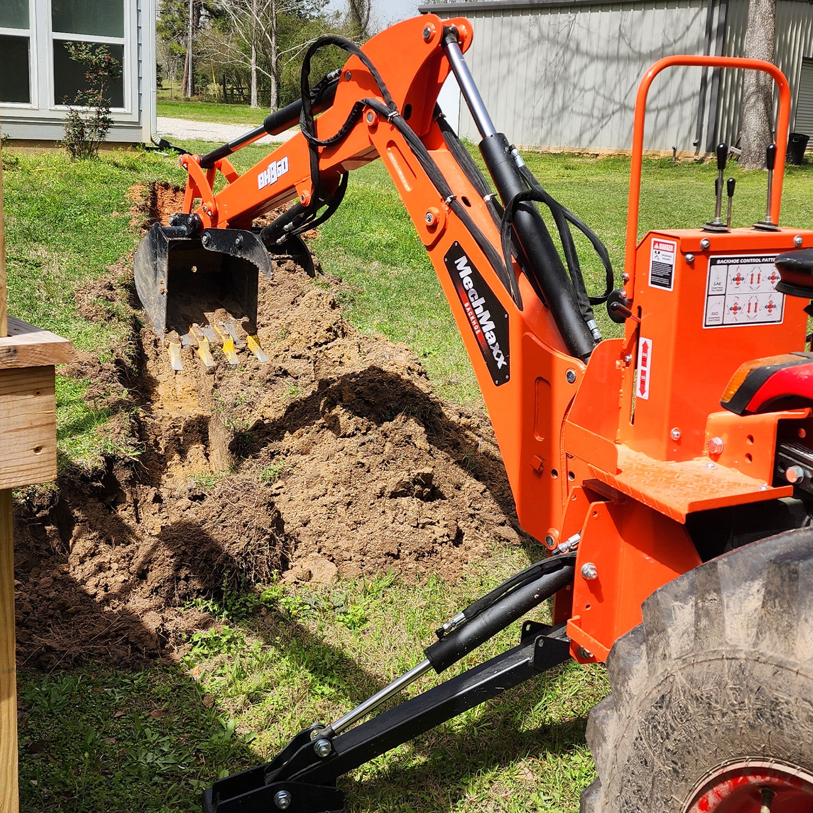 7' Tractor Backhoe Attachment with Mechanical Thumb,  12" Bucket,  ISO/SAE Switchable Controls,  Self-Contained Hydraulic System,  3 Point Hitch Cat.1,  15-50 HP,  BH660M - Image 5