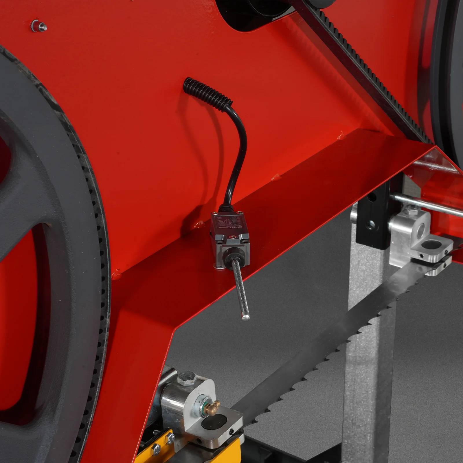 26" Portable Sawmill,  459cc 15HP E-Start Gasoline Engine,  20" Board  Width,  13' Track Length ,  SM-26 - Image 12