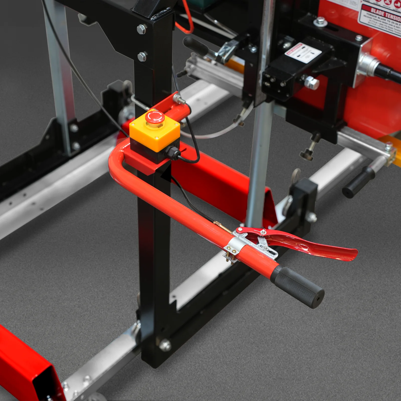 26" Portable Sawmill,  459cc 15HP E-Start Gasoline Engine,  20" Board  Width,  13' Track Length ,  SM-26 - Image 6