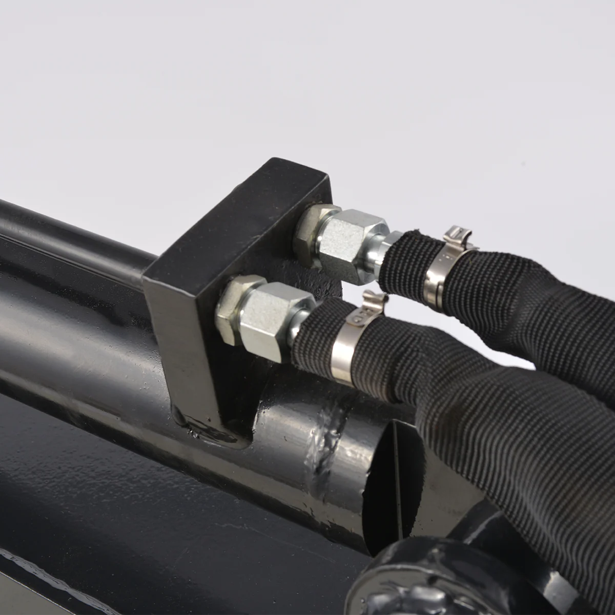 MechMaxx Skid Steer Backhoe Attachment, 14” Bucket Included, 78in Digging Depth,LBH-14 - Image 6