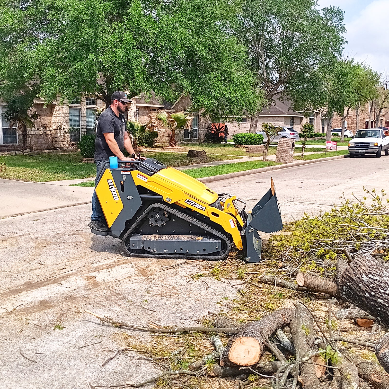 Mini Skid Steer Stand On Compact Track Loader ( 4 in 1 bucket included ) with 25HP KUBOTA D1105 Diesel Engine,  Common Industry Interface (CII),  CROBA  STL1000 - Image 3