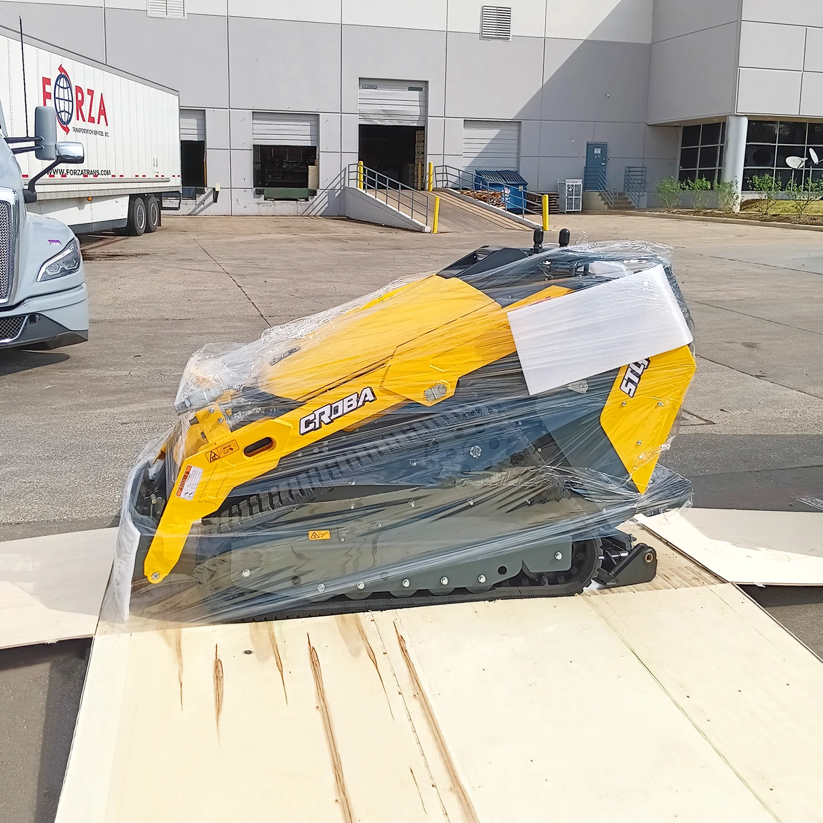 Mini Skid Steer Stand On Compact Track Loader ( 4 in 1 bucket included ) with 25HP KUBOTA D1105 Diesel Engine,  Common Industry Interface (CII),  CROBA  STL1000 - Image 4