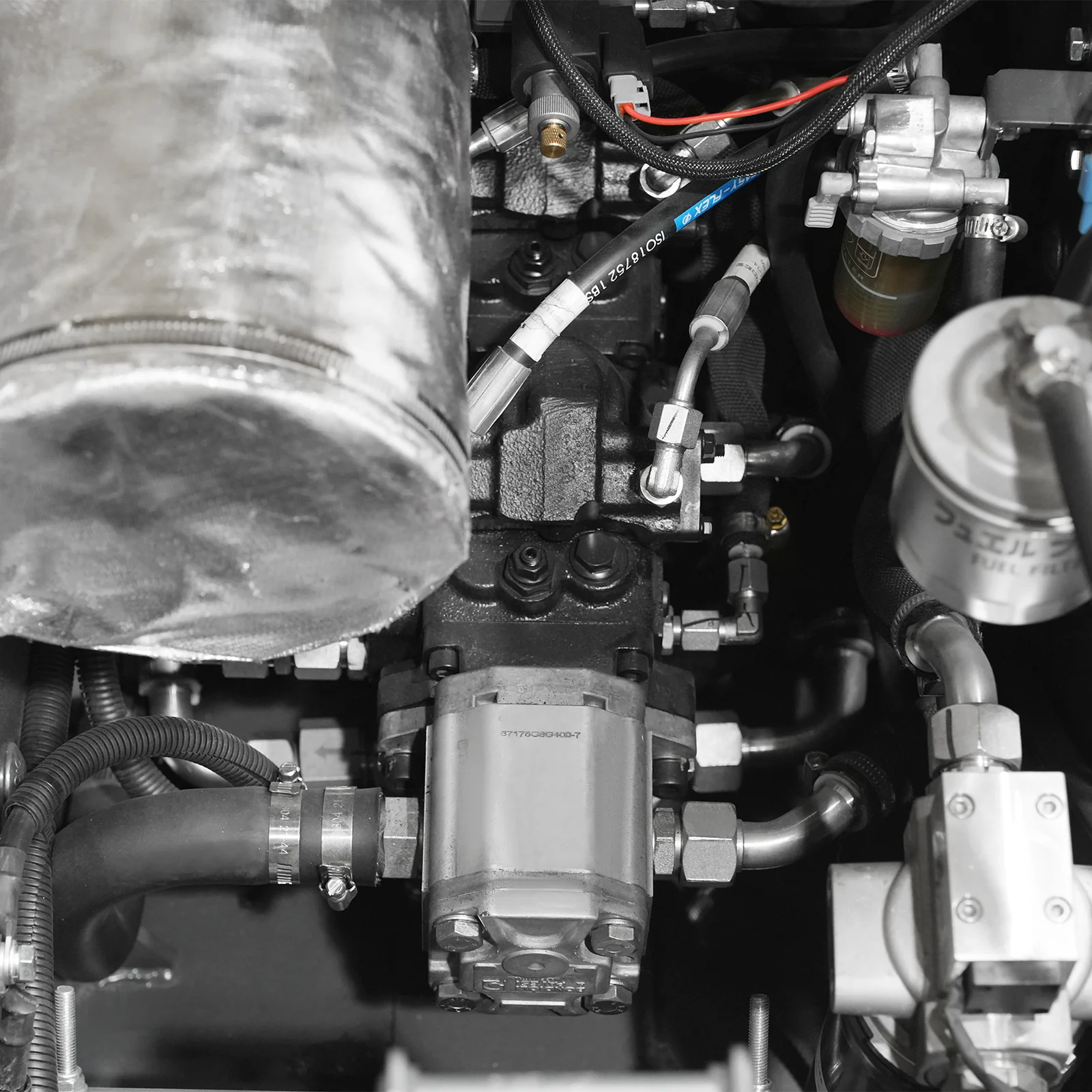 Mini Skid Steer Stand On Compact Track Loader ( 4 in 1 bucket included ) with 25HP KUBOTA D1105 Diesel Engine,  Common Industry Interface (CII),  CROBA  STL1000 - Image 48